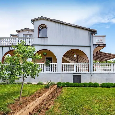 Apartman Laura *