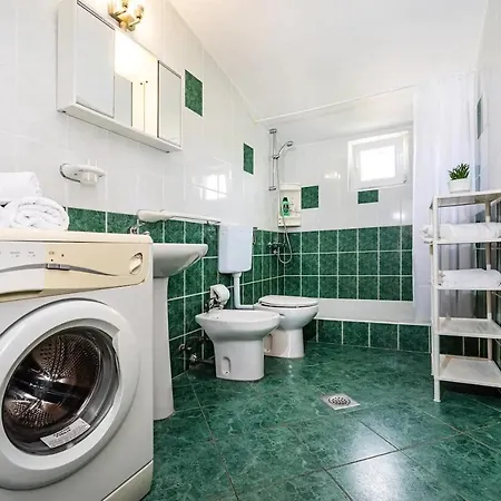 Apartman Laura شقة *